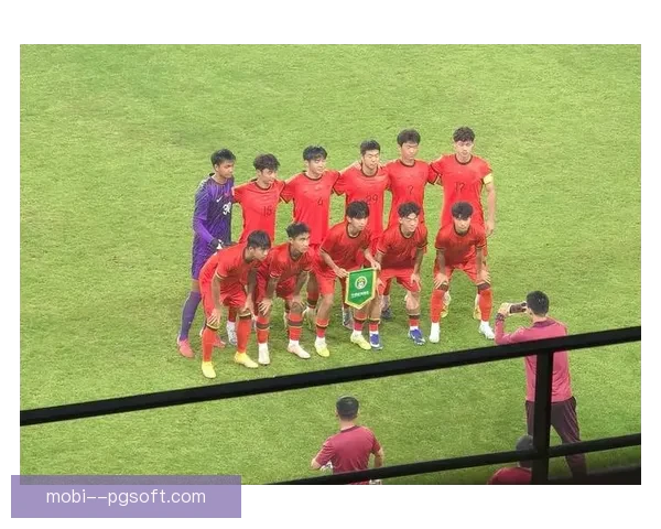 国足亚洲杯零进球惨遭淘汰 赛场表现引发球迷热议与反思