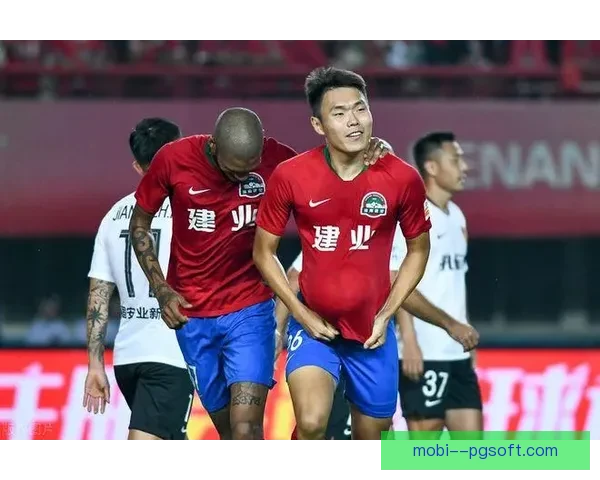 迈达纳加盟河南队后迅速崛起成后防核心与带刀侍卫助力球队防守稳固 迈达纳加盟河南队后迅速崛起成后防核心与带刀侍卫助力球队防守稳固